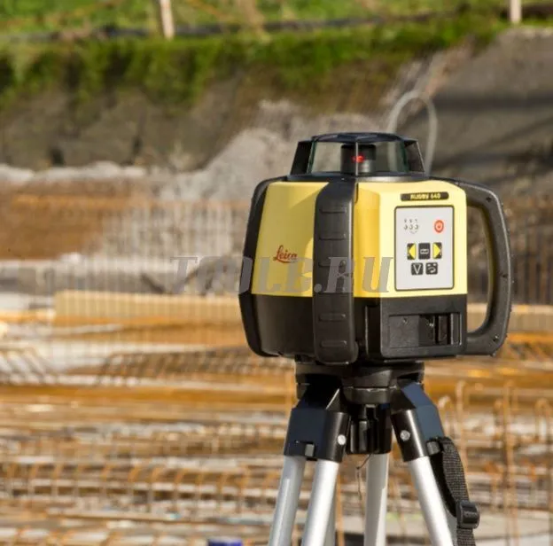 Ротационный нивелир комплект Leica Rugby 640  Ротационный нивелир комплект Leica Rugby 640